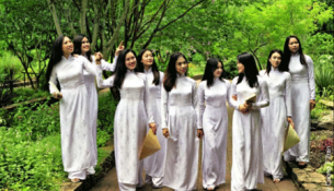 "Ao dai" - Vietnamese women traditional dress