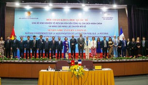 Minister Pham Thi Thanh Tra, Minister Stanislas Guerini with delegates at the Seminar.