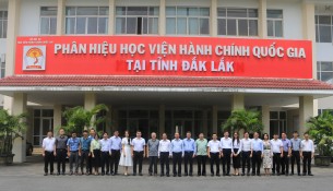 Vice Minister Trieu Van Cuong and meeting participants at NAPA DAKLAK.