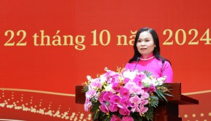 Assoc. Prof. Dr. Nguyen Thi Thu Ha, Dean of the Faculty of Interdisciplinary Sciences, delivering a speech at the opening ceremony.