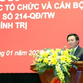 Prof. Dr. Nguyen Xuan Thang, Member of the Politburo, HCMA President, and Chairman of the Central Council on Theoretical Studies, delivered the keynote address at the ceremony.