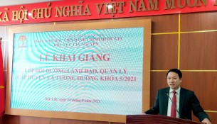 TS. Thiều Huy Thuật - Phó Giám đốc Phân viện HVHCQG KV Tây Nguyên phát biểu khai giảng lớp học