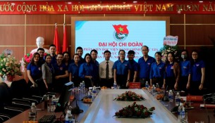 Các đại biểu chụp hình lưu niệm