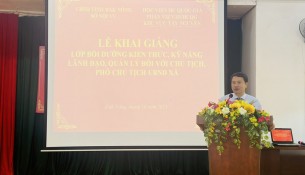 TS. Thiều Huy Thuật - Phó giám đốc phụ trách Phân viện HVHCQG KV Tây Nguyên phát biểu khai giảng lớp học