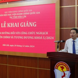 TS. Thiều Huy Thuật - Q. Giám đốc Phân hiệu HVHCQG tại tỉnh Đắk Lắk phát biểu khai giảng lớp học