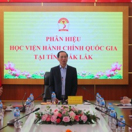 PGS.TS. Nguyễn Bá Chiến - Bí thư Đảng ủy, Giám đốc Học viện Hành chính Quốc gia phát biểu chỉ đạo tại buổi làm việc