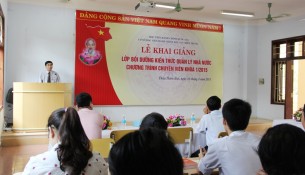 TS. Ngô Văn Trân phát biểu khai giảng lớp học