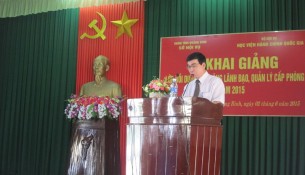 TS. Ngô Văn Trân - Phó Chánh Văn phòng Học viện Hành chính Quốc gia,
Thường trực Cơ sở Học viện Hành chính khu vực miền Trung
đến dự và phát biểu khai giảng khóa học