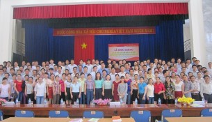 Đại biểu, Lãnh đạo Cơ sở học viện và học viên tham dự lớp học 
chụp ảnh lưu niệm