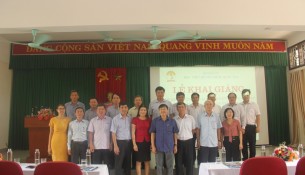 Lãnh đạo, đại biểu và các học viên chụp ảnh lưu niệm