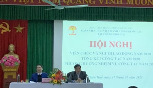 PGS.TS. Lương Thanh Cường - Phó Giám đốc Học viện Hành chính Quốc gia, cùng PGS.TS. Nguyễn Hoàng Hiển - Phó Giám đốc Phân viện Học viện tại TP.Huế chủ trì Hội nghị