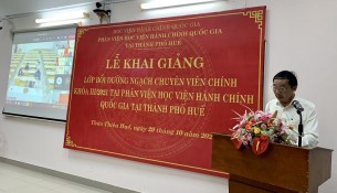 ThS. Đặng Văn Minh – Trưởng phòng Tổ chức – Hành chính, Phân viện Học viện tại TP.Huế phát biểu khai giảng khóa học