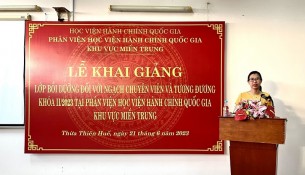 ThS. Mai Thị Phương Phòng Quản lý bồi dưỡng, Phân viện Học viện khu vực Miền Trung phát biểu Khai giảng lớp học