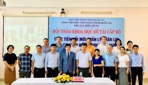 Các đại biểu, giảng viên, nhà khoa học, nhà quản lý tham dự Hội thảo tại điểm cầu Phân viện Học viện KVMT trụ sở tại Tp. Huế