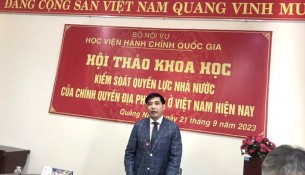 PGS.TS. Nguyễn Hoàng Hiển, Giám đốc Phân viện Học viện Hành chính Quốc gia KVMT phát biểu khai mạc Hội thảo tại điểm cầu Phân viện trụ sở tỉnh Quảng Nam