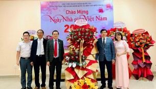 Đồng chí Nguyễn Quang Tuấn, UVTV Tỉnh ủy, Phó Bí thư Thường trực Hội đồng nhân dân tỉnh Thừa Thiên Huế đến thăm và chúc mừng ngày Nhà giáo Việt Nam 20/11