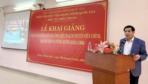 PGS.TS. Nguyễn Hoàng Hiển, Giám đốc Phân viện Học viện Học viện Hành chính Quốc gia khu vực Miền Trung phát biểu tại Lễ Khai giảng