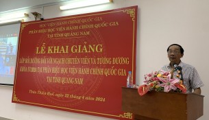 ThS. Đặng Văn Minh, Trưởng phòng, phòng Tổ chức - Hành chính, Phân hiệu Học viện Hành chính Quốc gia tại tỉnh Quảng Nam phát biểu tại Lễ Khai giảng