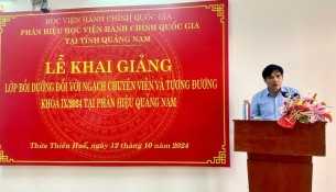 PGS.TS. Nguyễn Hoàng Hiển, Giám đốc Phân hiệu Học viện Hành chính Quốc gia tại tỉnh Quảng Nam phát biểu tại Lễ Khai giảng.