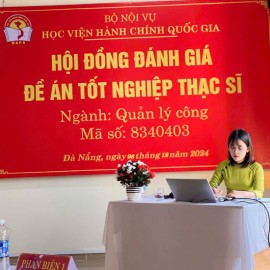 Học viên trình bày tóm tắt đề án tốt nghiệp.